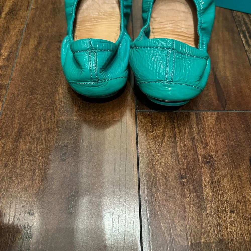 Tieks Teal Patent Leather Flats – Size 6 - Picture 4 of 6